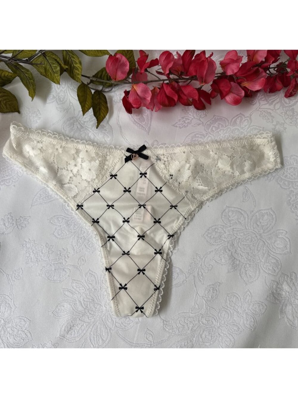 VICTORIA'S SECRET S BODY BY VICTORIA SILKY BOWS IVORY BLACK THONG PANTIES NWT